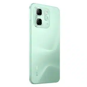 Vista lateral del Infinix Hot 50i en color verde, mostrando su perfil delgado y botón de encendido